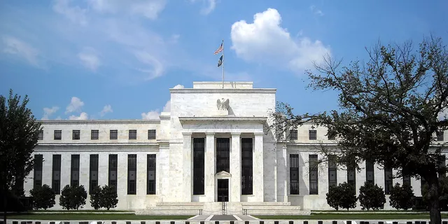 Indikator Kebijakan The Fed